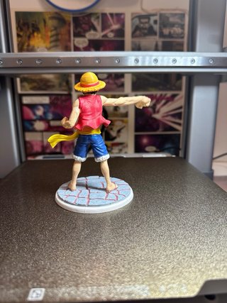 Statuina Luffy dipinta a mano