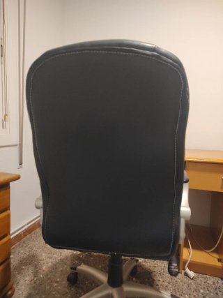 Silla de oficina y gaming negra