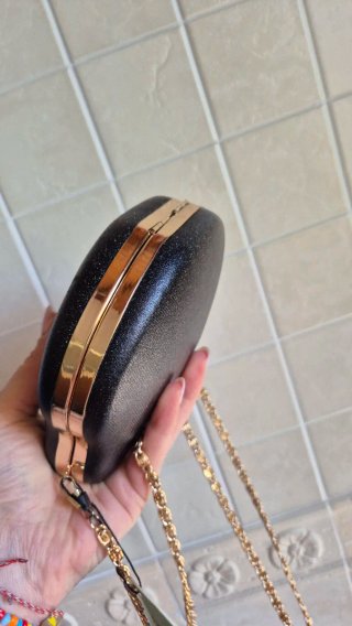 Pochette nera a forma di gatto con catena oro