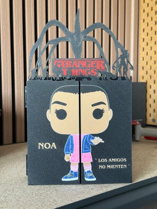 Expositor Stranger Things Kinder Joy