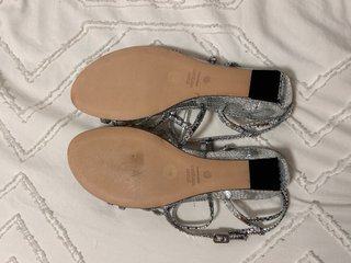 Sandalias Stuart Weitzman de Tiras Plateadas
