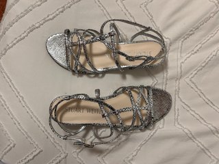 Sandalias Stuart Weitzman de Tiras Plateadas