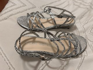 Sandalias Stuart Weitzman de Tiras Plateadas