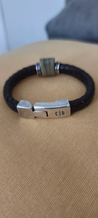 Pulsera de cuero trenzado con cierre plateado