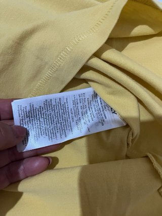 Camiseta de chica de la marca ONLY, color amarillo