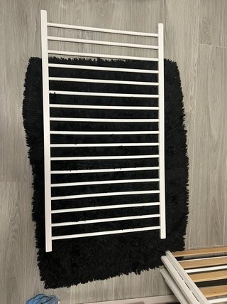Cuna blanca con ruedas