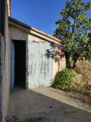 Casa de campo con cochera.