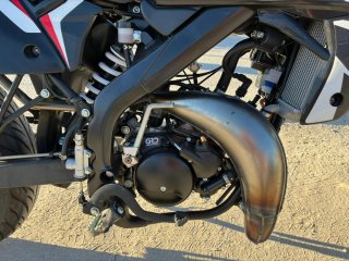 Rieju Low Supermotard Negra y Roja