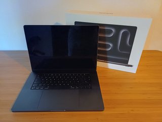 MacBook Pro 16" Chip M3 Pro - 18GB RAM - 512GB SSD