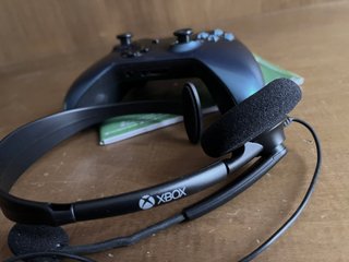 Set  joypad controller e cuffie con microfono xbox