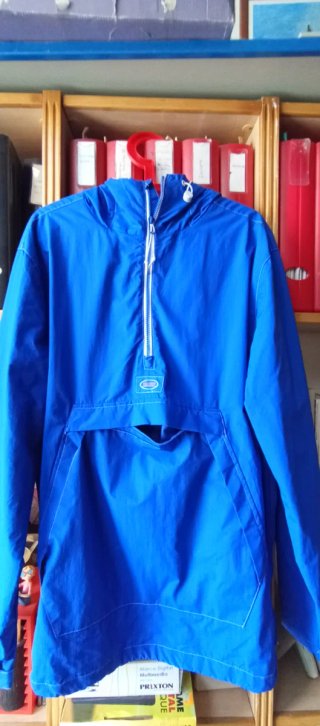 Chubasquero Canguro Pull&Bear Azul
