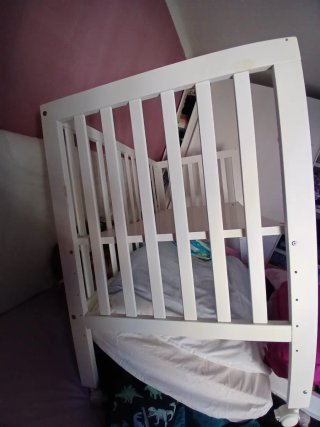 Cuna blanca de madera