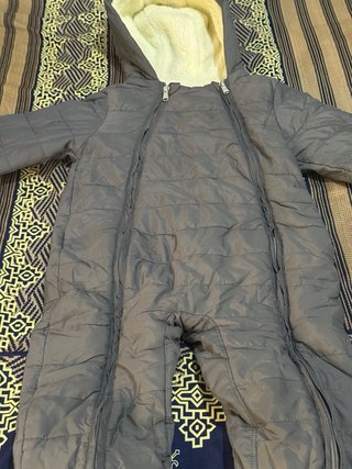 Saco de bebé acolchado con capucha