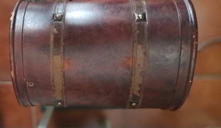 Baúl antiguo madera y cuero