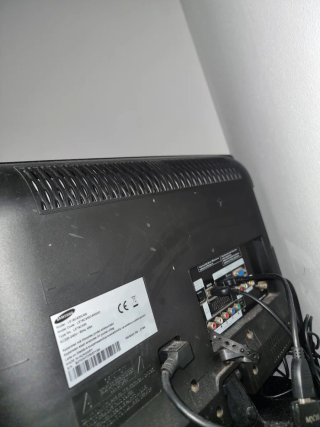TV Samsung 21 Negra solo funciona con mando