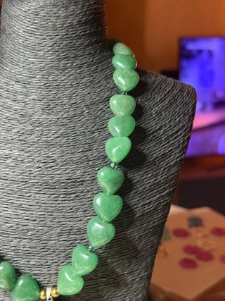 Collar Corazones Jade Natural y Colgante Rubí Zois