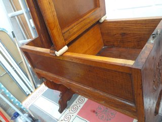 Costurero antiguo de madera