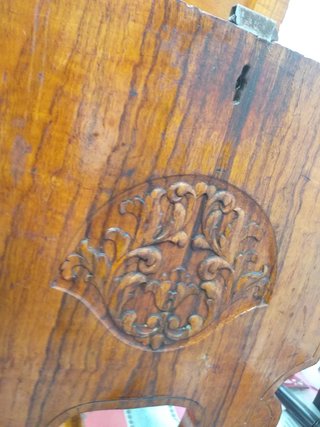 Costurero antiguo de madera