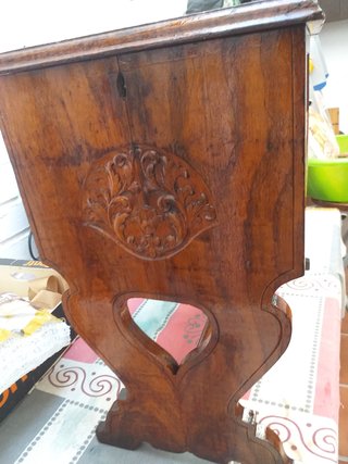 Costurero antiguo de madera