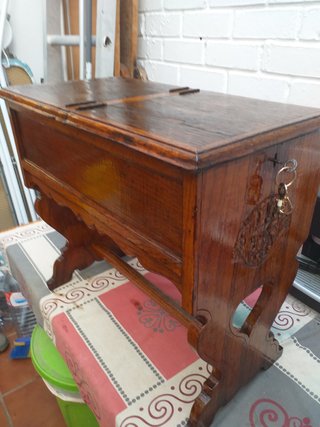Costurero antiguo de madera