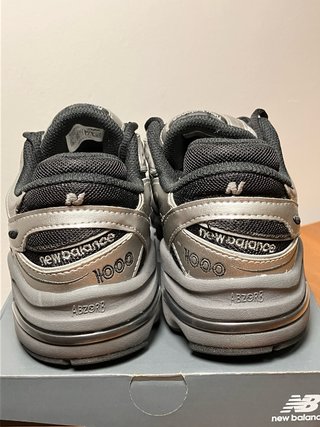 New Balance 1000 Plata y Negro