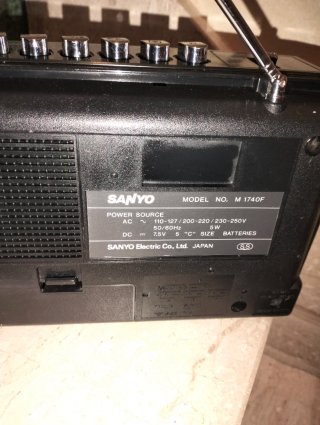 Radio Cassette Sanyo AC/DC AM/FM