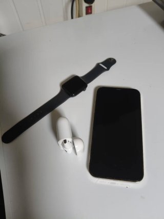 iPhone 12 Pro Max 256GB + Apple Watch