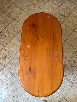 Mesita de comedor de madera
