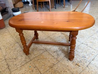 Mesita de comedor de madera