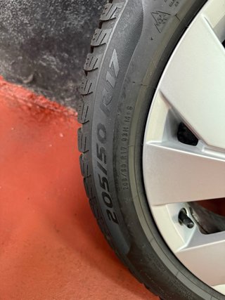 Llantas Originales VW 17 con Neumáticos Pirelli