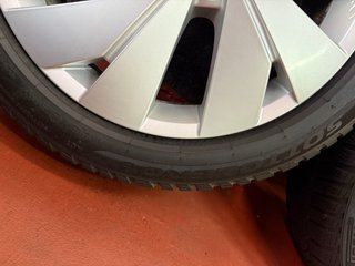 Llantas Originales VW 17 con Neumáticos Pirelli