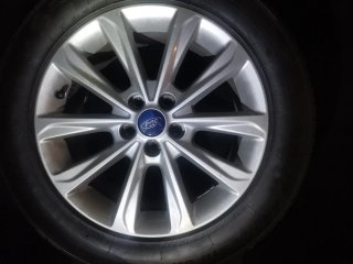 Llantas Ford con 4 neumáticos 235/55 R17