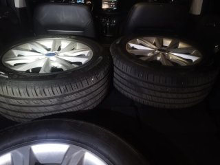 Llantas Ford con 4 neumáticos 235/55 R17