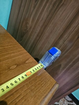 Escritorio de madera con cajones