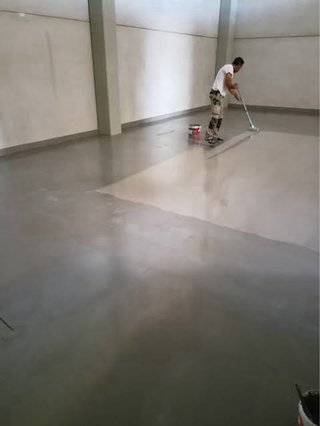 PINTAMOS SUELO CON RESINA EPOXI.