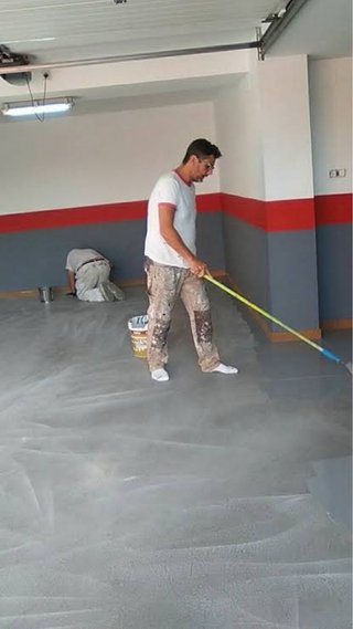 PINTAMOS SUELO CON RESINA EPOXI.
