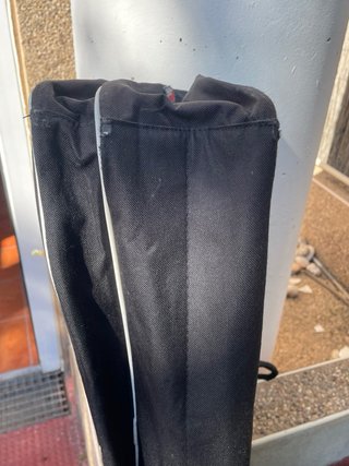 Paletero Bullpadel Pro Line Negro y Rojo