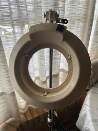 Lámpara de pie con aro de luz