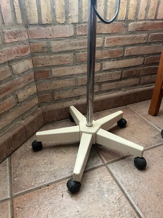 Lámpara de pie con aro de luz