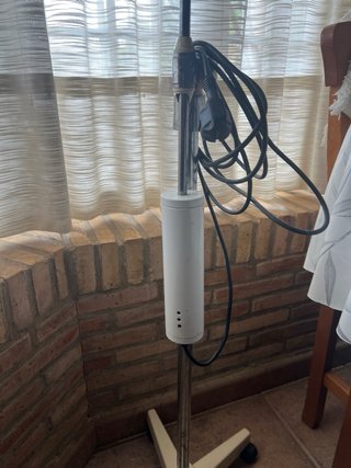 Lámpara de pie con aro de luz