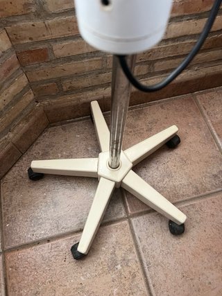 Lámpara de pie con aro de luz