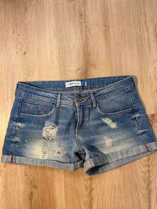 Pantalón corto vaquero Y2K 2010 - Bershka talla 36