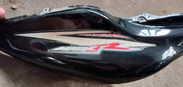 Yamaha Aerox 50 R, Tapas Traseras