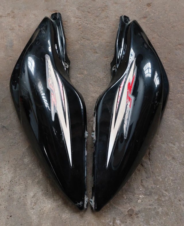 Yamaha Aerox 50 R, Tapas Traseras
