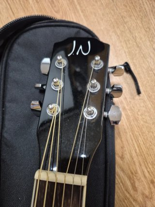 Guitarra Electroacústica Negra
