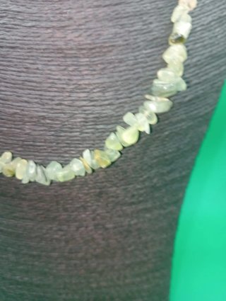 Collar Prehnita Natural Chips Verde