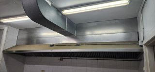Cocina profesional 6 fuegos y nevera más marmita y