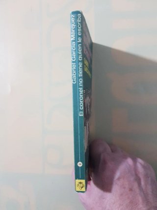 Libro El coronel no tiene quien le escriba.