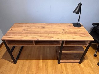 Mesa escritorio estilo industrial madera y metal.