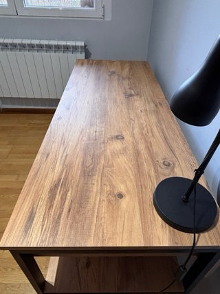 Mesa escritorio estilo industrial madera y metal.